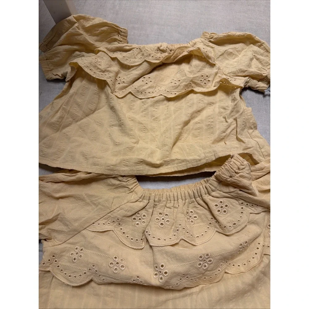 Girls' 2pc Eyelet Seersucker Set by Cloud Island 18 months, 3 Pieces Bonus Shirt